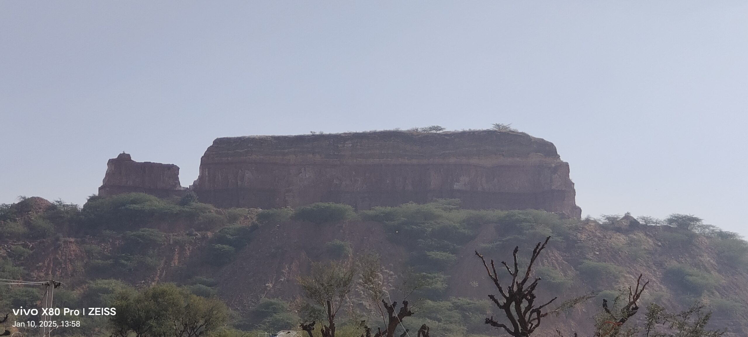 खनन माफिया का आतंक: धार्मिक स्थलों और जल स्रोतों पर मंडराया खतरा